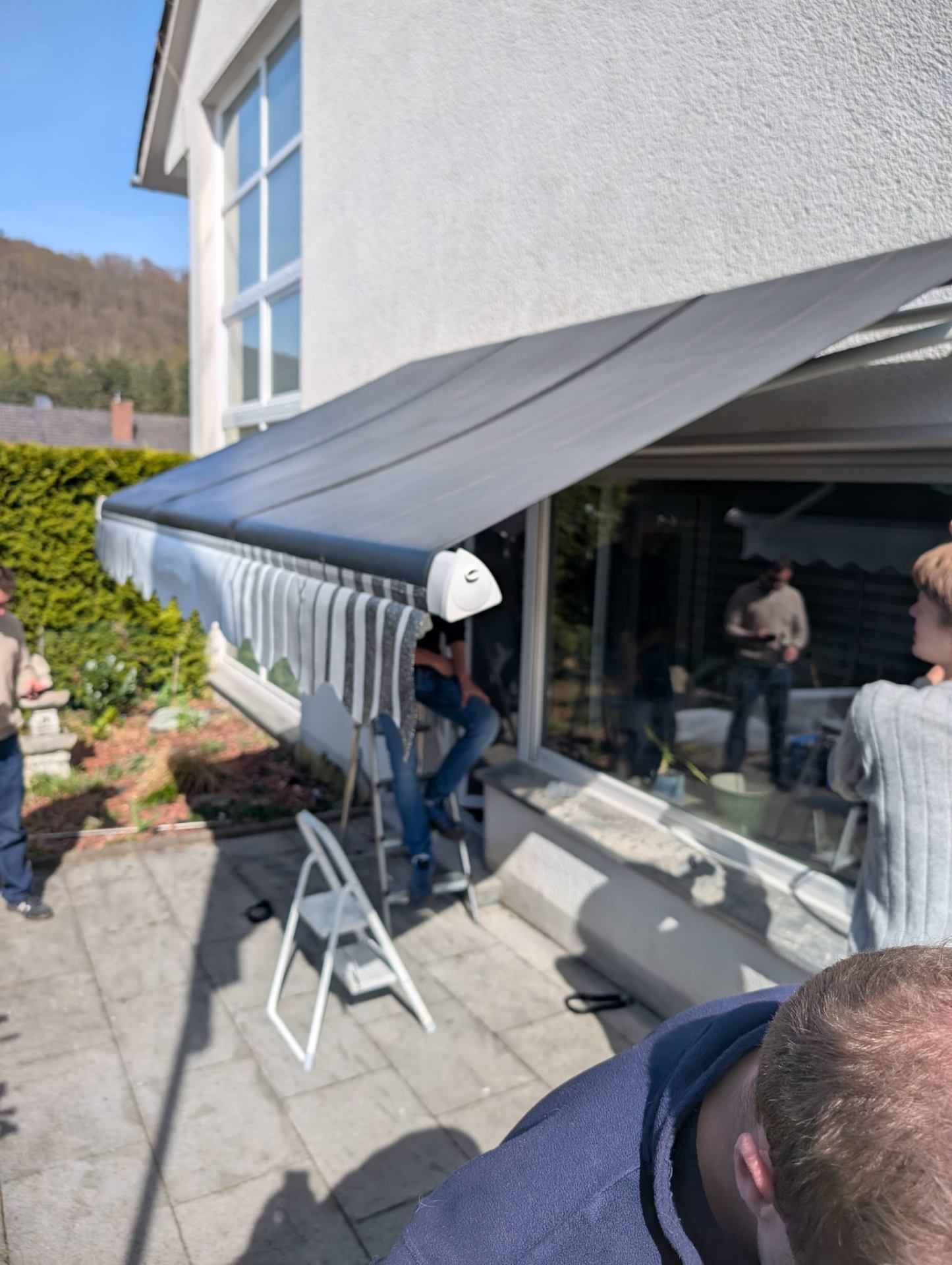 Solarmarkise  Markise mit Solar & Photovoltaik | Bis zu 30% Stromkosten  sparen